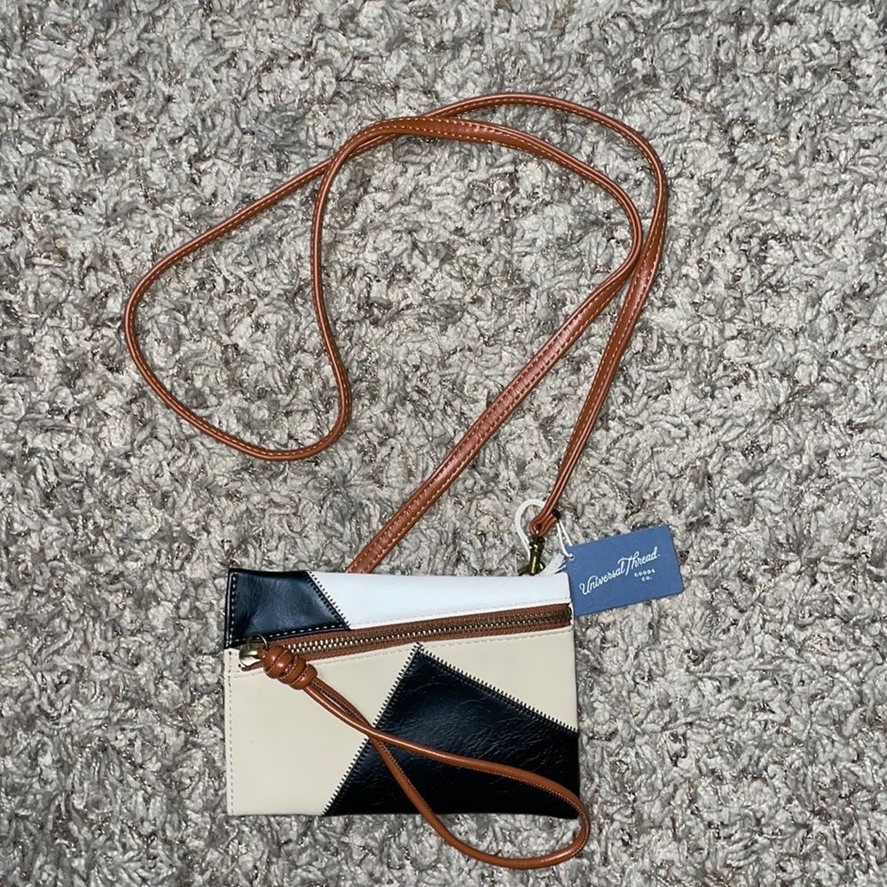 Universal Thread Crossbody Bag Bundle - Picture 4 of 10